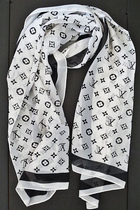 louis vuitton black and white scarf|Louis Vuitton chunky knit scarf.